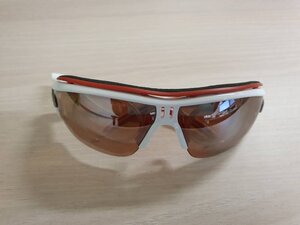 Paire de lunettes de sport