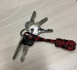Trousseau de clés avec porte-clé en lacets