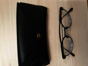 Etui à lunettes en cuir noir + lunettes de vue rondes